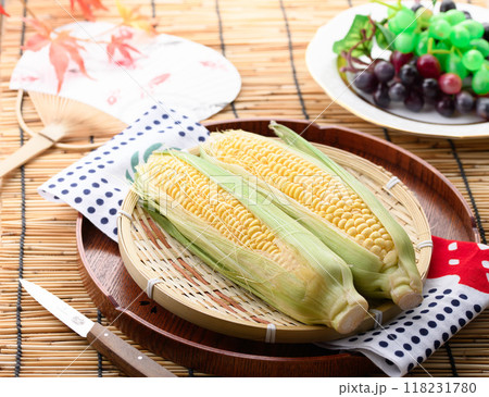 収穫したとうもろこし 118231780