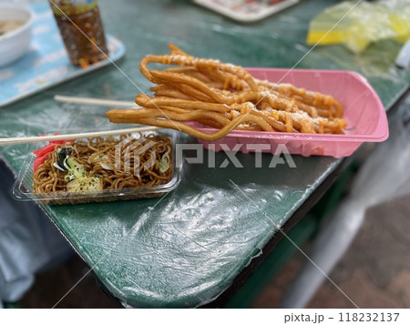 焼きそばとポテトフライ 118232137