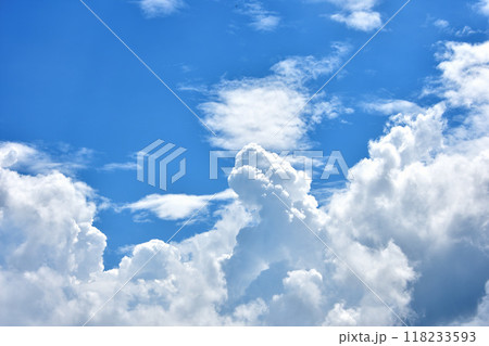 青空と白い雲　積雲　夏イメージ 118233593