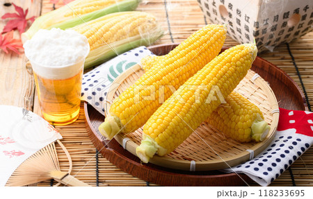 茹でたてのトウモロコシ　（ 茹でトウモロコシ ） 118233695
