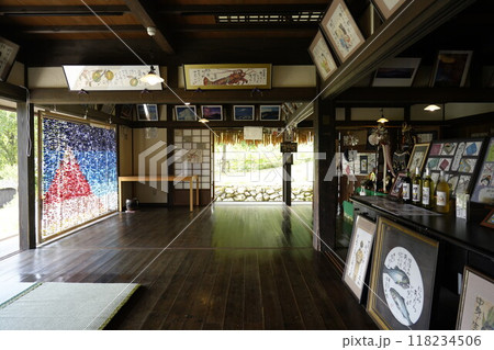 山梨県の西湖いやしの里根場で撮影した古民家。 山梨県の西湖いやしの里根場で撮影した古民家。 118234506