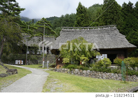 山梨県の西湖いやしの里根場で撮影した古民家。 山梨県の西湖いやしの里根場で撮影した古民家。 118234511