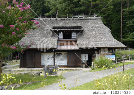 山梨県の西湖いやしの里根場で撮影した古民家。 山梨県の西湖いやしの里根場で撮影した古民家。 118234529