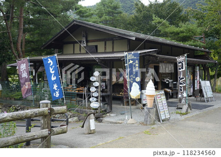 山梨県の西湖いやしの里根場で撮影した古民家。 山梨県の西湖いやしの里根場で撮影した古民家。 118234560