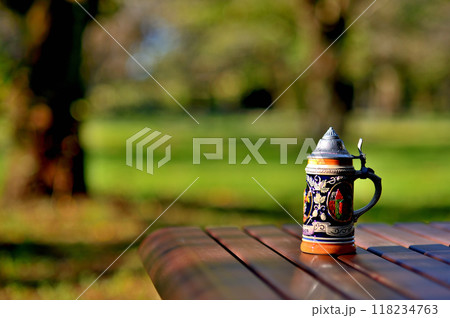 ドイツ製 蓋付きビールジョッキ 公園 118234763