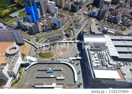 【香川県】快晴のJR高松駅前広場 118235064