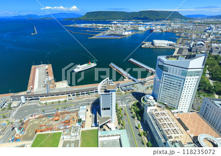 【香川県】快晴の高松港と屋島 118235072