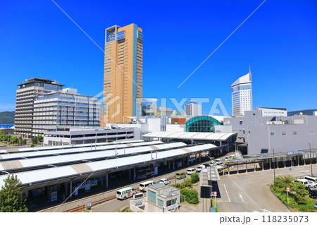 【香川県】快晴のJR高松駅 118235073