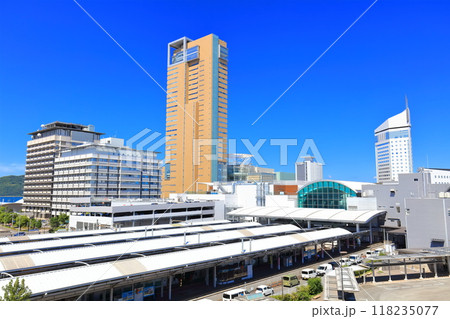 【香川県】快晴のJR高松駅 118235077