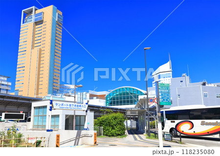 【香川県】快晴のJR高松駅 118235080