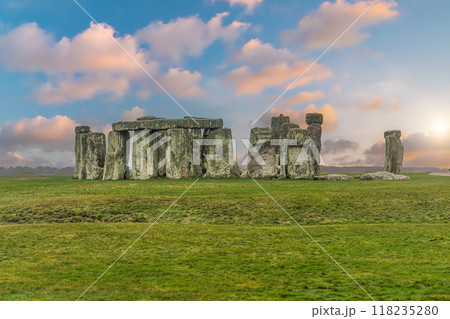 View of Stonehenge monument in United Kingdom View of Stonehenge monument in United Kingdom 118235280