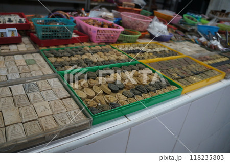 タイの仏具市場 タイの仏具市場 118235803