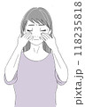 顔に両手を当てる女性　シニア　スキンケア 118235818