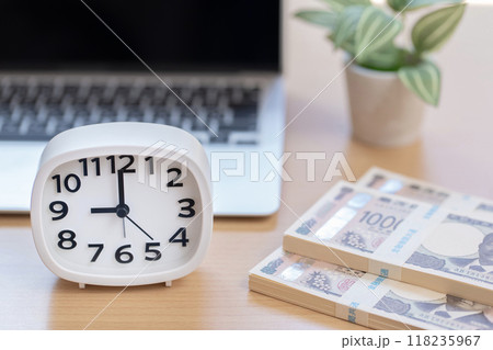 時計とお金　時間　9時　21時　9：00　21：00 118235967