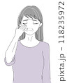 顔に片手を当てるシニア女性　スキンケア 118235972