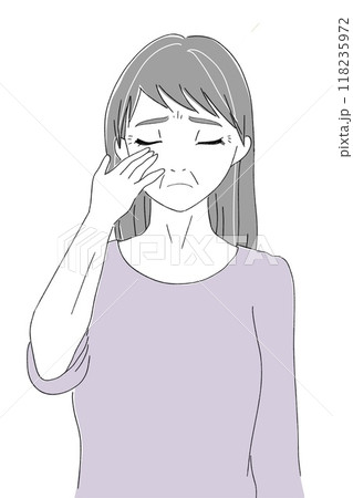 顔に片手を当てるシニア女性 スキンケア 顔に片手を当てるシニア女性 スキンケア 118235972