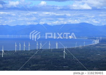 寒風山から望む日本海沿岸 118236401