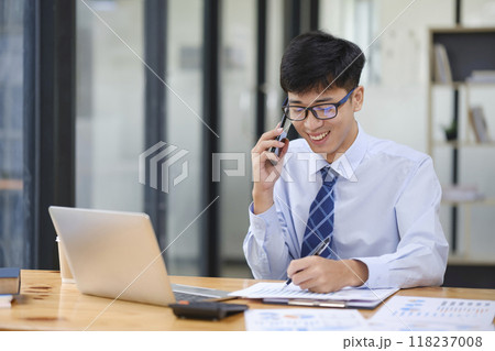 Businessman Negotiating Deals or Advising Clients on Investments 118237008