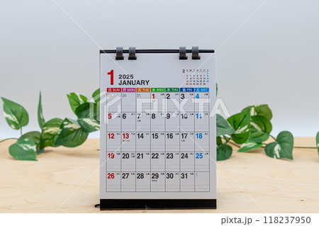 2025年の卓上カレンダー 令和7年1月の暦 2025年の卓上カレンダー 令和7年1月の暦 118237950