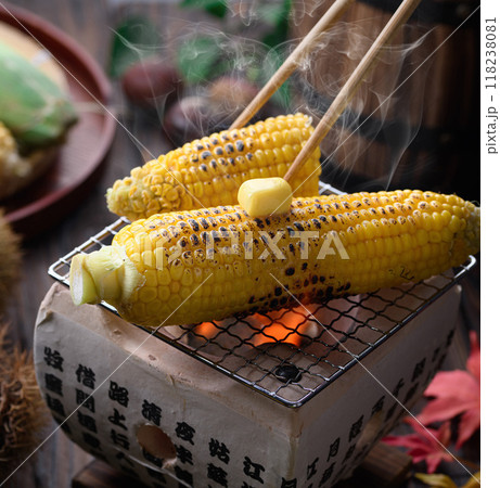 秋の味覚 焼きとうもろこし 118238081