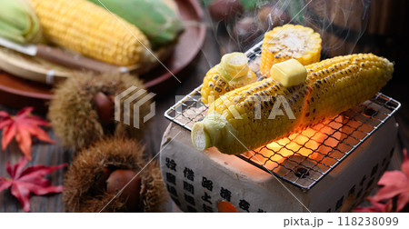 秋の味覚 焼きとうもろこし 118238099