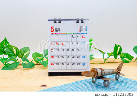 2025年5月のカレンダー 令和7年の卓上カレンダー 2025年5月のカレンダー 令和7年の卓上カレンダー 118238302