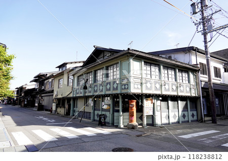 城下町の町並み 古い町並みにレトロな大正ロマンあふれる建物 118238812
