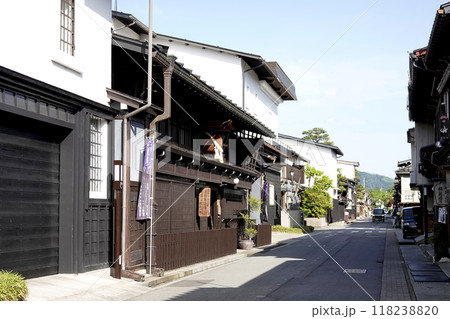 城下町の町並み 歴史ある酒蔵が並ぶ通り 118238820