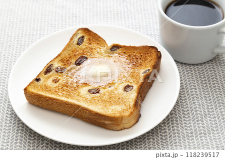 レーズンパンとコーヒー 118239517
