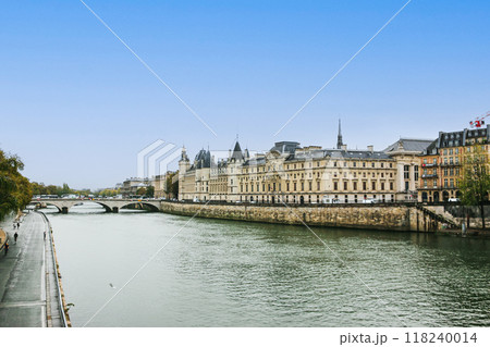 フランスの世界遺産「パリのセーヌ河岸」の美しく静かな情景 118240014