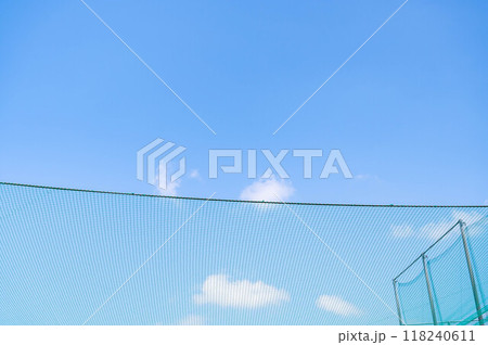 青空にかかる防護ネット 青空にかかる防護ネット 118240611