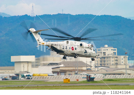 離陸する海上自衛隊 掃海ヘリコプター MH-53E 118241164
