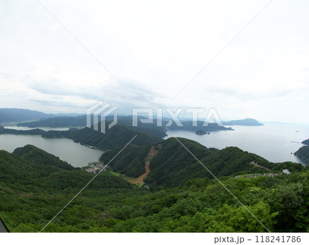 山から見下ろす海と三方五湖 118241786