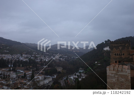 アルハンブラ宮殿のアルカサバから見える周りの風景 アルハンブラ宮殿のアルカサバから見える周りの風景 118242192