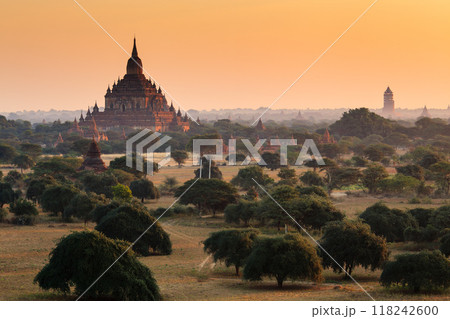 The Temples of bagan at sunrise, Bagan, Myanmar The Temples of bagan at sunrise, Bagan, Myanmar 118242600