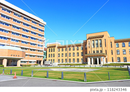 山梨県甲府市、山梨県庁舎本館と別館の風景 山梨県甲府市、山梨県庁舎本館と別館の風景 118243346