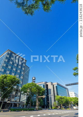 烏丸御池交差点　南西側の風景 118243618