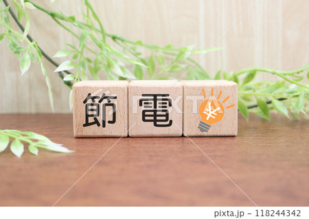 節電に関するイメージ 電球とテキスト 節電に関するイメージ 電球とテキスト 118244342