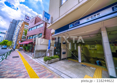 日本の東京都市景観　東京メトロ日比谷線　広尾駅（出入口4）などを望む＝令和6年9月11日 118244622