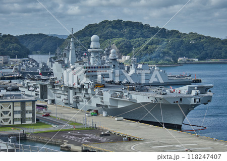 イタリア海軍 航空母艦(軽空母)「カヴール (Cavour C550)」 イタリア海軍 航空母艦(軽空母)「カヴール (Cavour C550)」 118247407