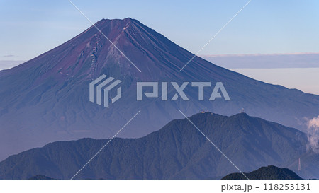 （山梨県）雁ヶ腹摺山より望む富士山の絶景 118253131