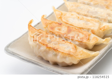 焼き餃子のクローズアップ 118254515