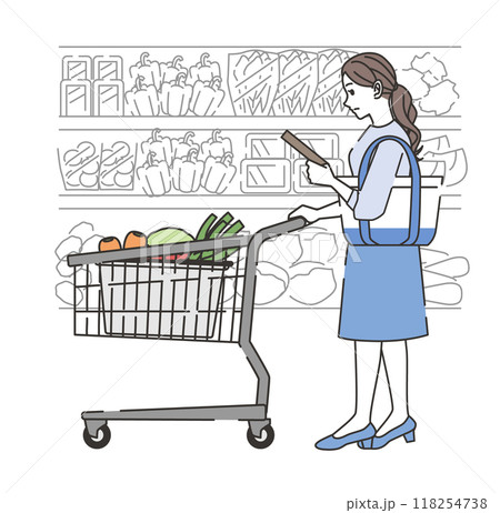 商品を確認しながら買い物する女性 118254738