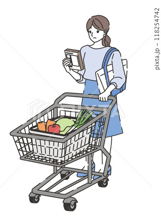 商品を確認しながら買い物する女性 118254742