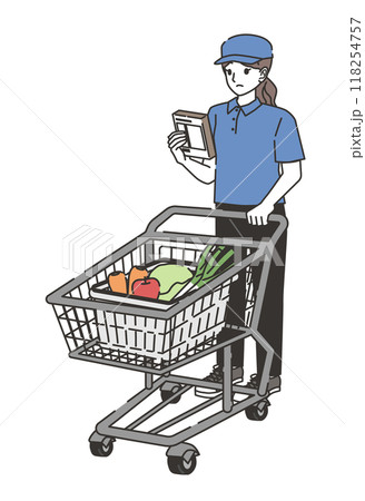 商品を確認しながら買い物する買い物代行の女性 118254757