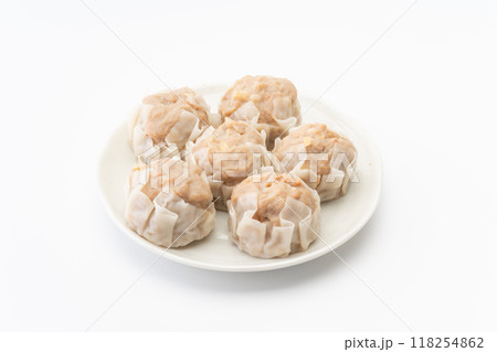 お皿に載ったシュウマイ 118254862