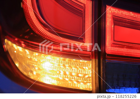 車のテールランプ 118255226