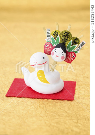 干支 巳年（熊手を持つ巳） 118255442