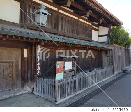 歴史ある建物　古い町並み 118255470