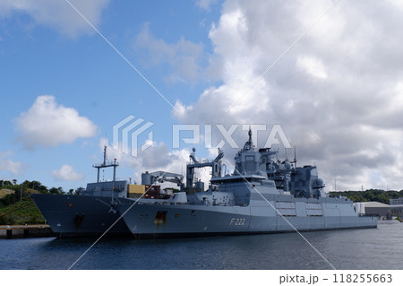 長浦港に停泊するドイツ海軍フリゲート、バーデン=ヴュルテンベルク 118255663